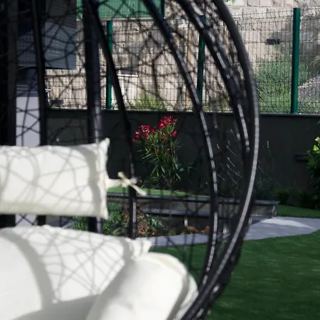 Garden Paradise With Private Parking Split