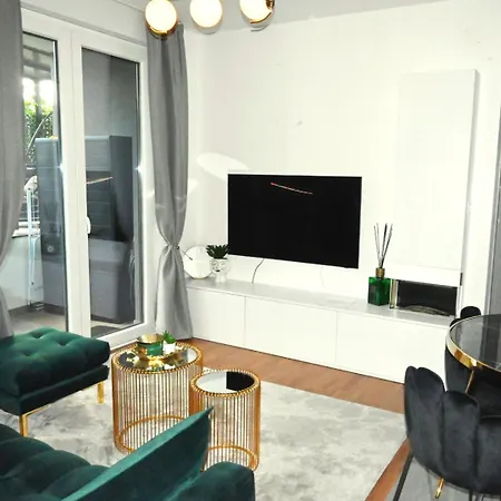 Garden Paradise With Private Parking Split