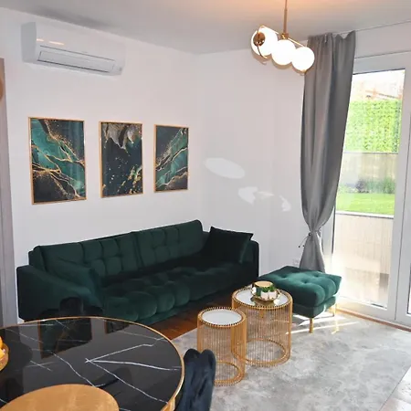 Daire Garden Paradise With Private Parking Split